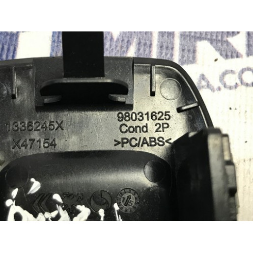 Накладка блоку склопідйомників Peugeot 308 2013-2021 98031625ZD